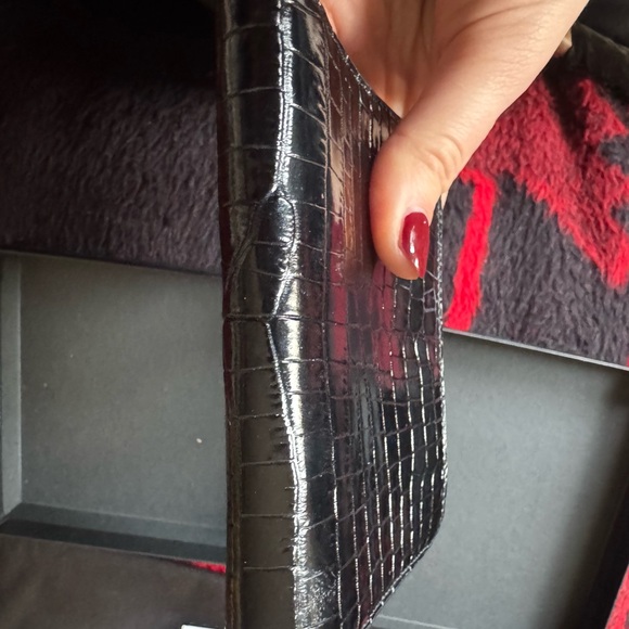 Yves Saint Laurent Black and Gold Crocodile-Embossed Wallet FIRM - Picture 9 of 14